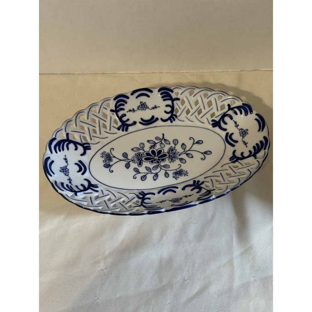 Lillian Vernon Blue Onion Oval Bowl Pierced Rim Porcelain‎ China Floral